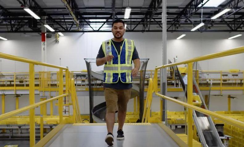 Amazon Virtual Fulfillment Centre Tours Screenshot