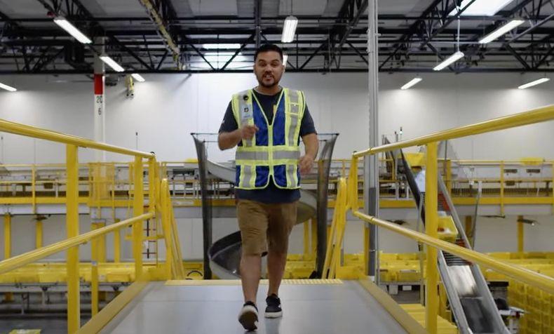 Amazon Virtual Fulfillment Centre Tours Screenshot